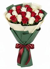 Букет Микс из красных и белых роз в Ольге