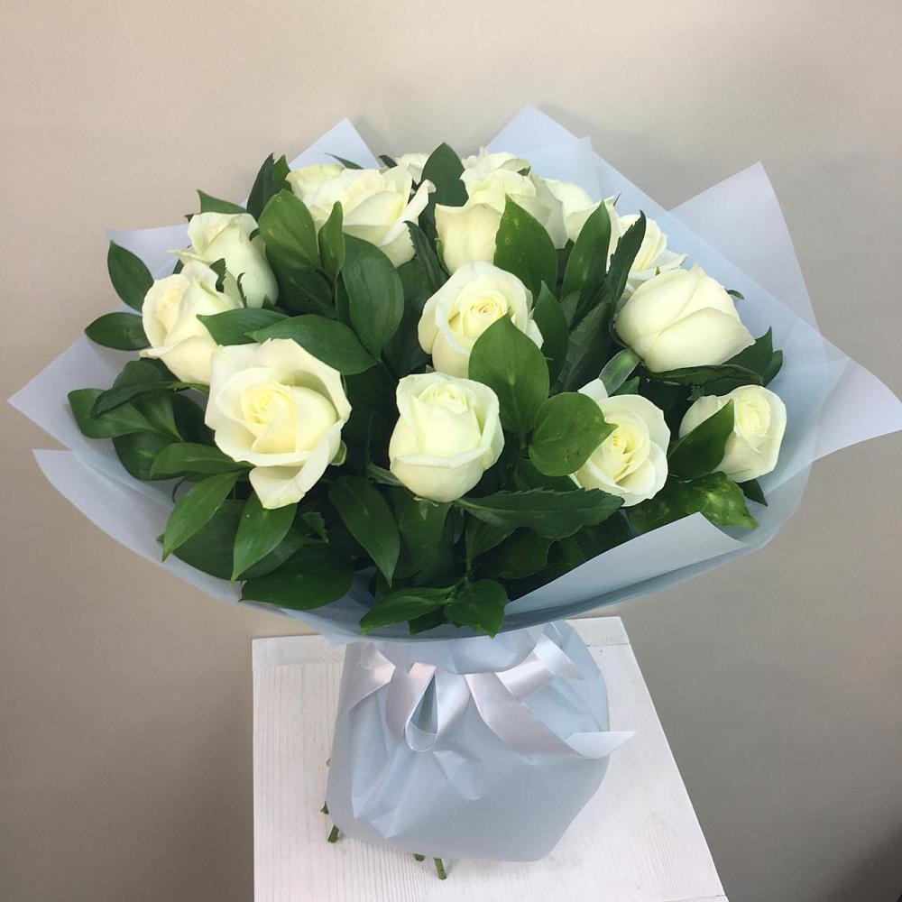 Букет 15 Белых роз Проуд в Ольге