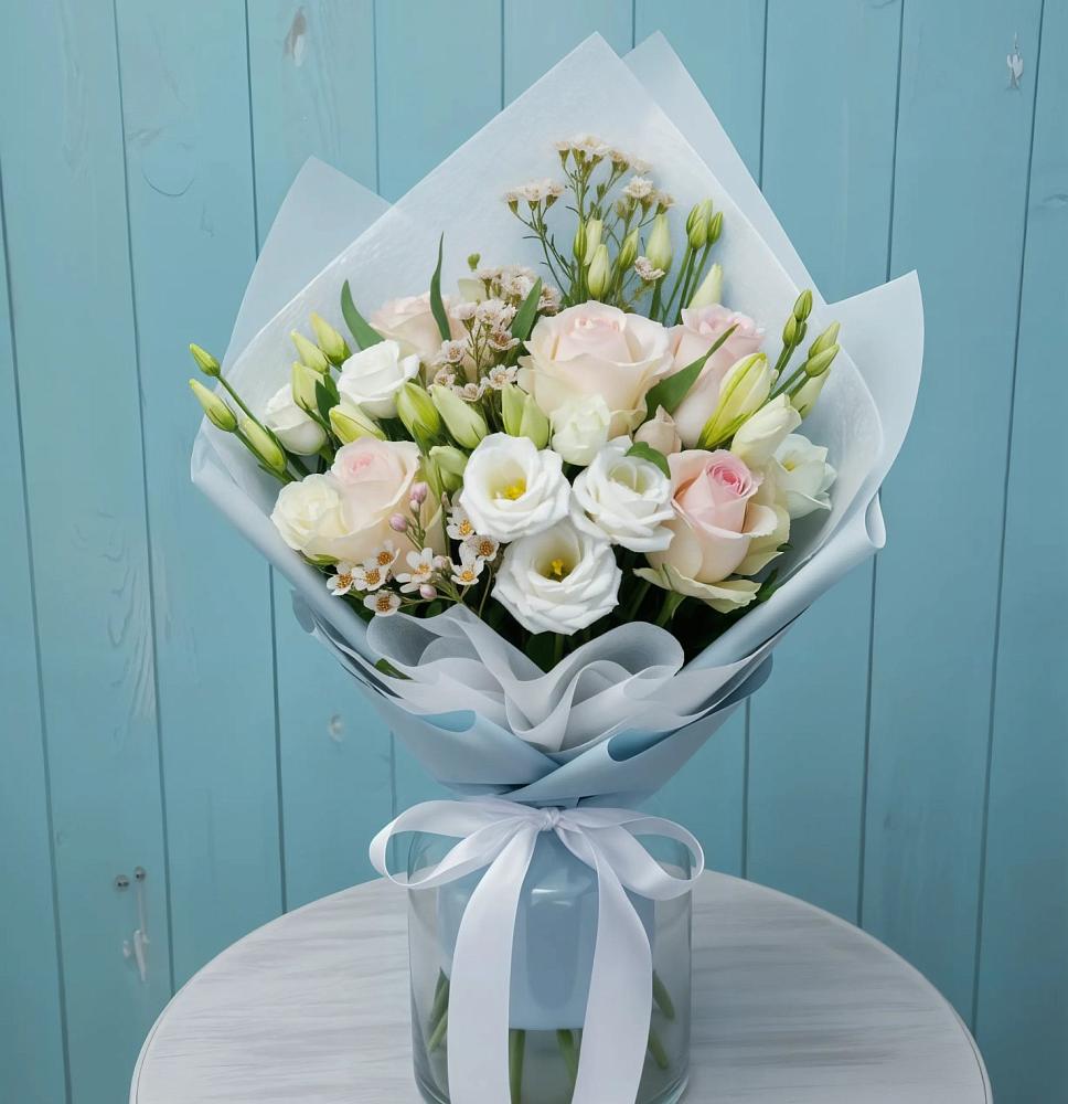 Букет цветов из: Розы и Лизиантусы в Ольге