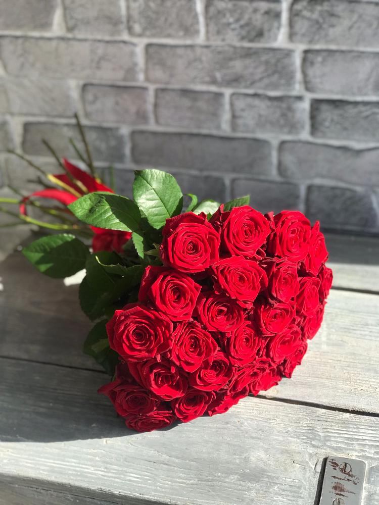 Букет Красные розы Фридом в Ольге