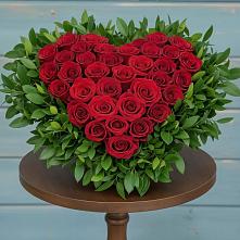 Цветочная композиция из Розы в виде сердца в Ольге