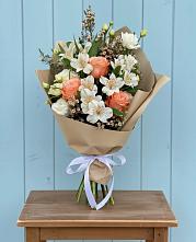 Букет цветов из:  Альстромерии, Лизиантусы, Розы и Хризантемы в Ольге
