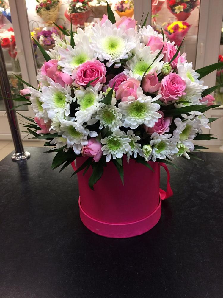 Цветочная композиция из Розы и Хризантемы в шляпной коробке в Ольге