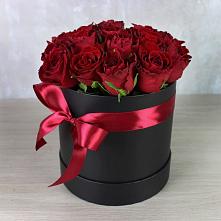 Цветочная композиция из Розы в шляпной коробке в Ольге
