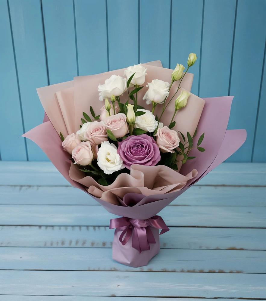 Букет цветов из: Розы и Лизиантусы в Ольге